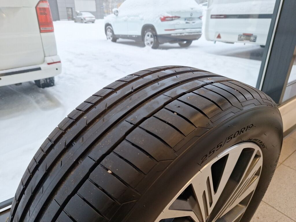 Audi Q4 e-tron 2022 Harmaa