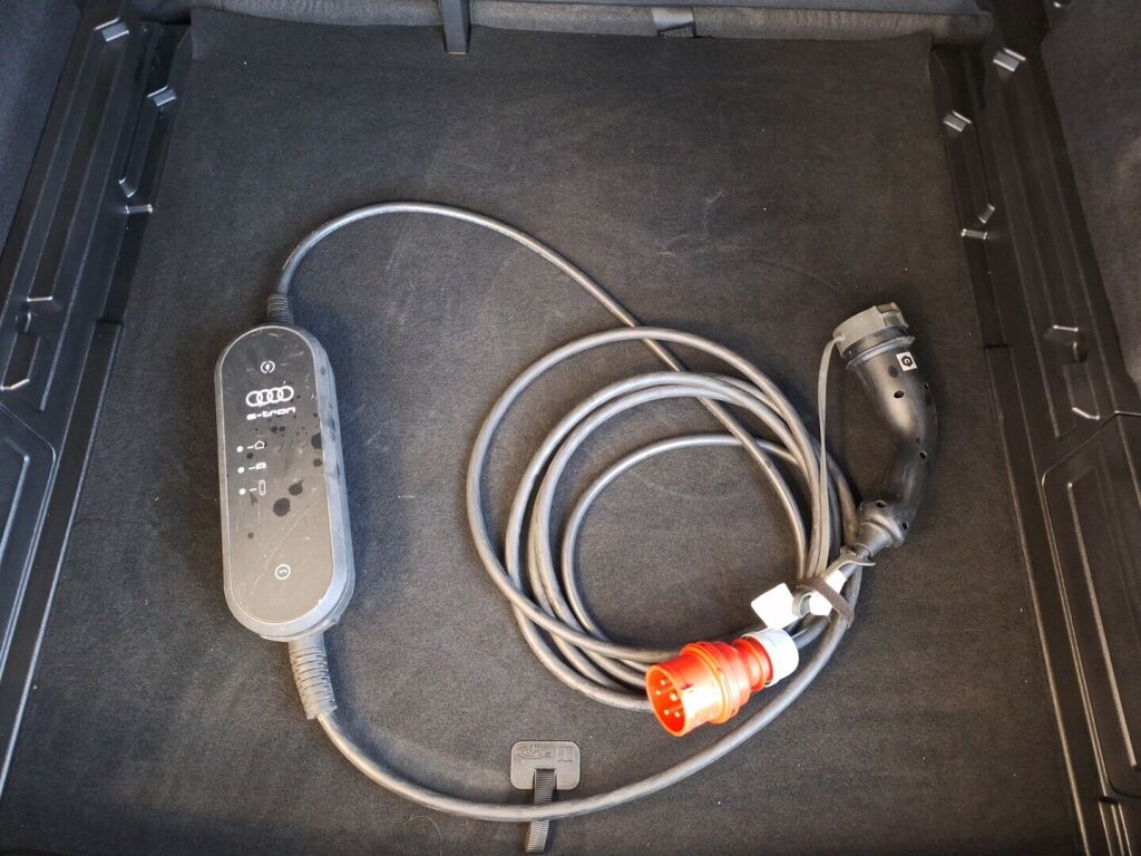 Audi Q4 e-tron 2022 Harmaa