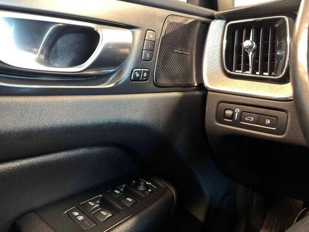 Volvo XC60 2022 Harmaa