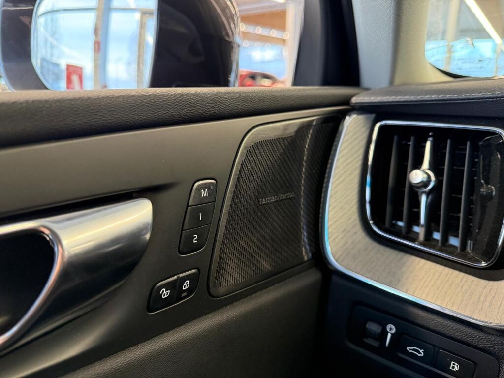 Volvo XC60 2022 Harmaa