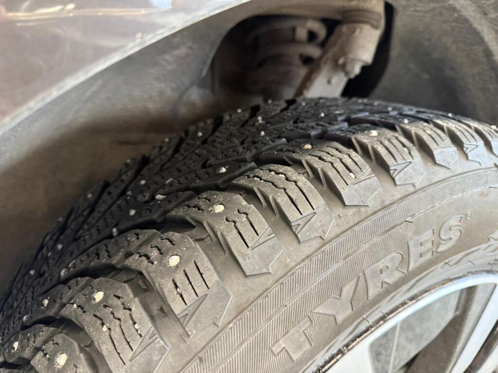 Volvo XC60 2022 Harmaa