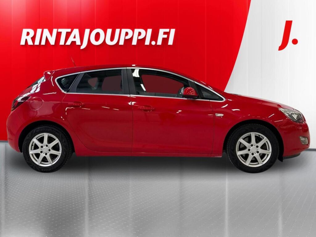 Opel Astra 2011 Punainen