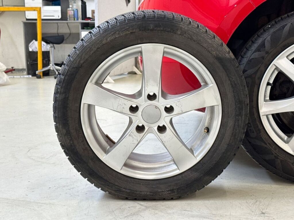 Opel Astra 2011 Punainen