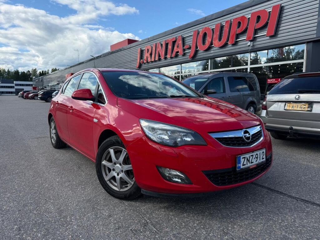 Opel Astra 2011 Punainen