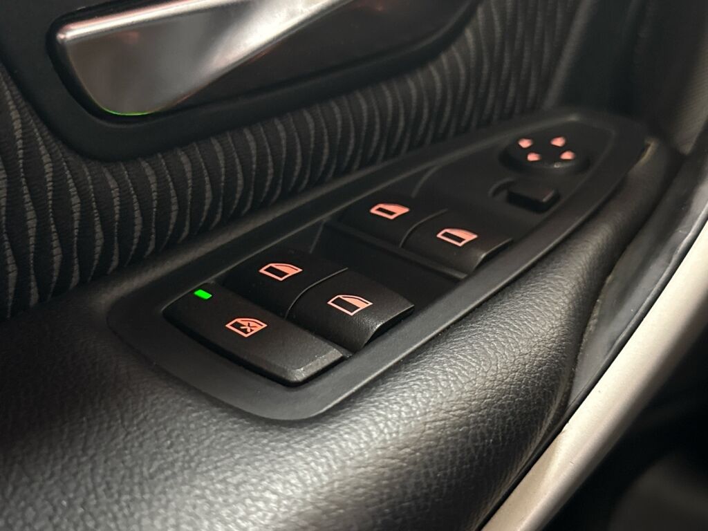 BMW 316 2014 Ruskea (beige)