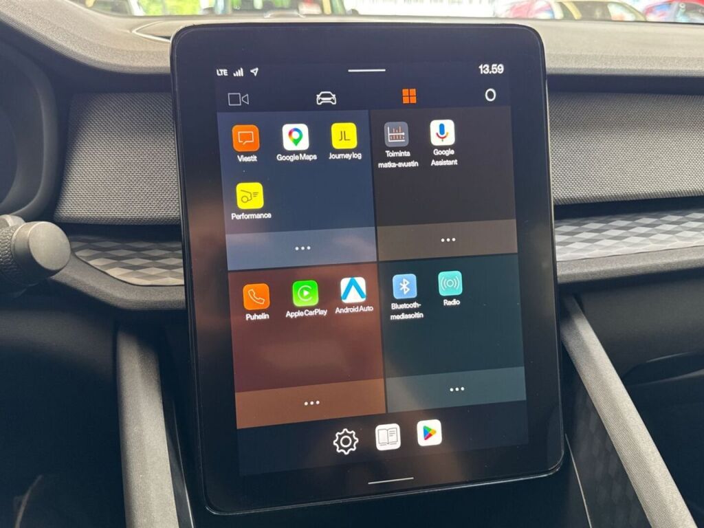 Polestar 2 2022 Harmaa