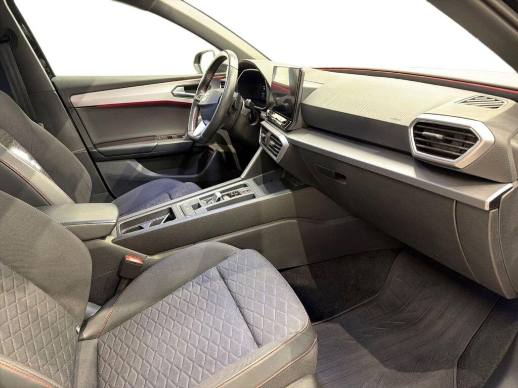 Seat Leon Sportstourer 2022 Musta