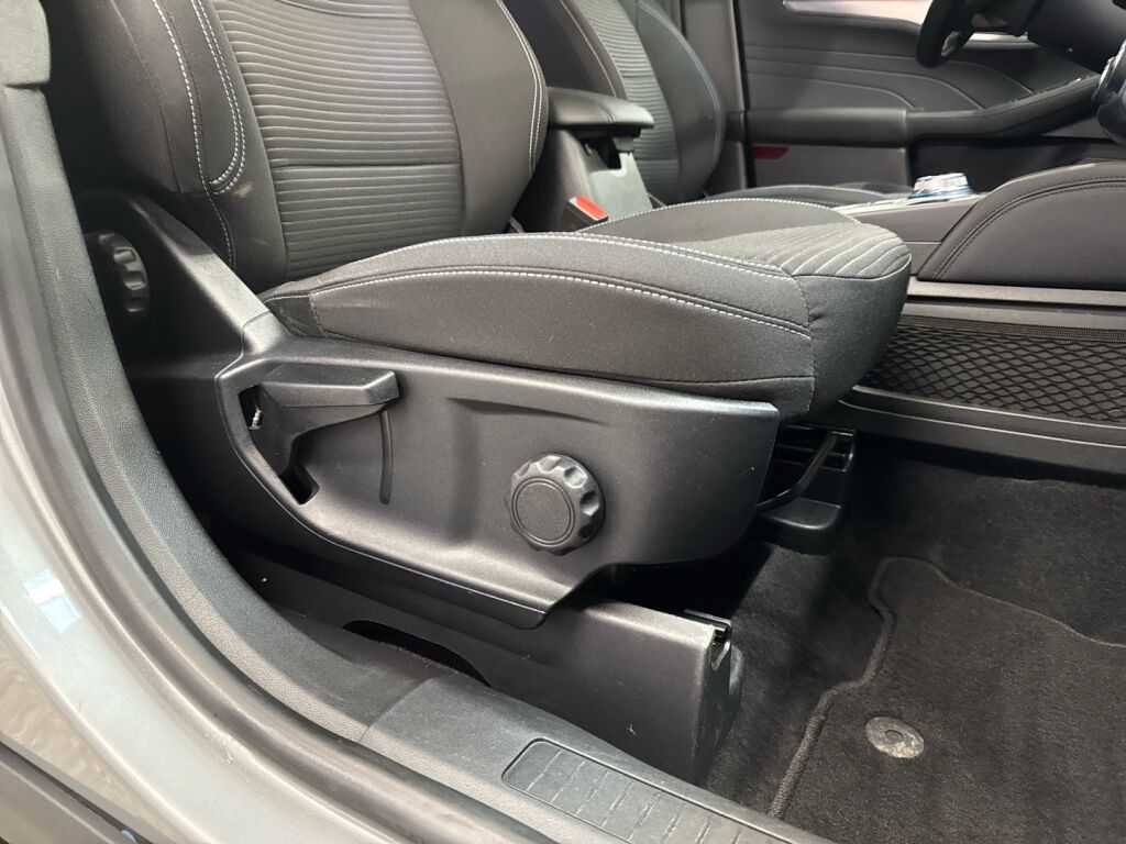Ford Kuga 2022 Harmaa