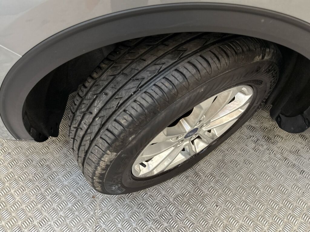 Ford Kuga 2022 Harmaa