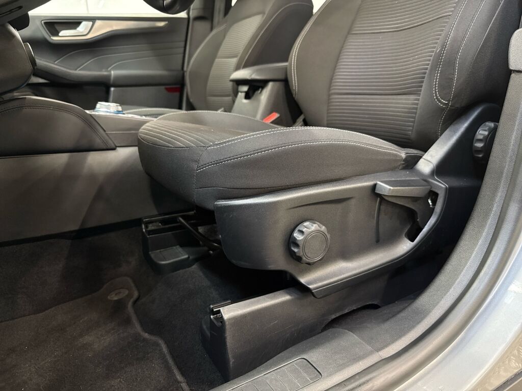 Ford Kuga 2022 Harmaa