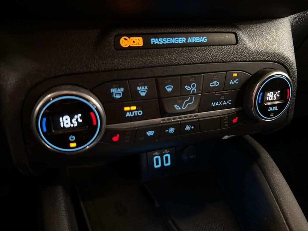 Ford Kuga 2022 Musta