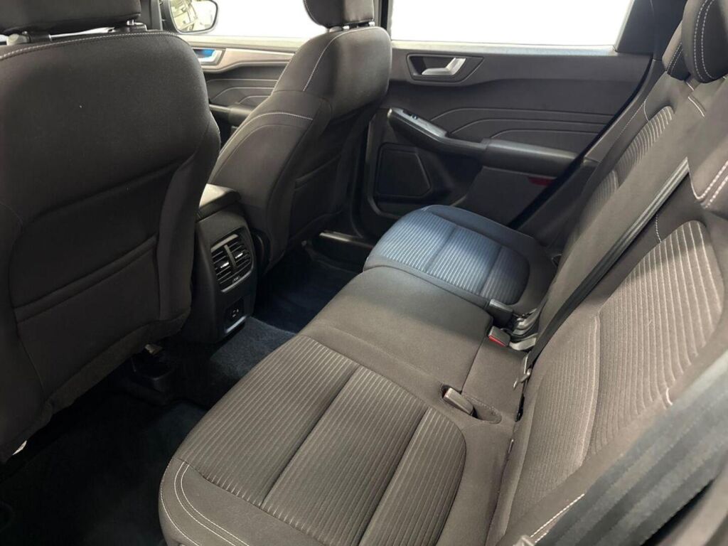Ford Kuga 2022 Musta