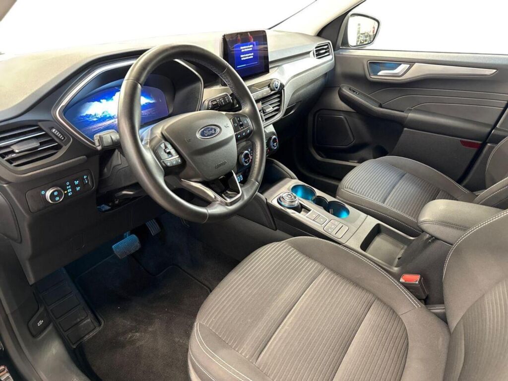 Ford Kuga 2022 Musta