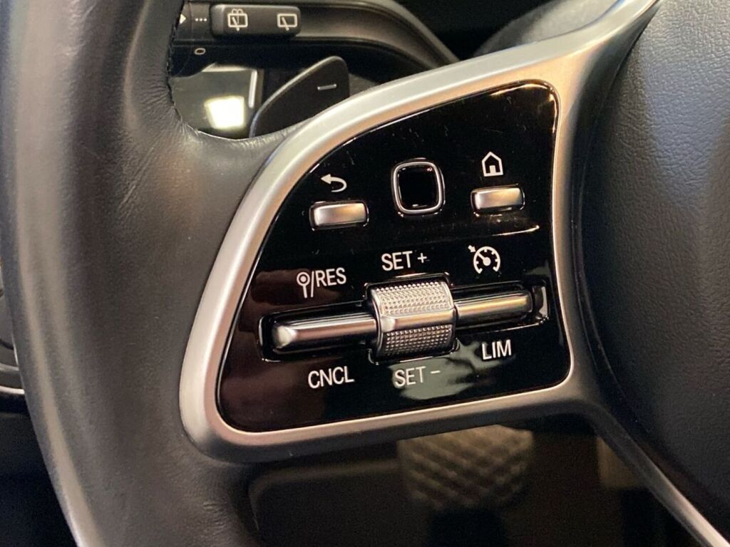 Mercedes-Benz A 2022 Harmaa