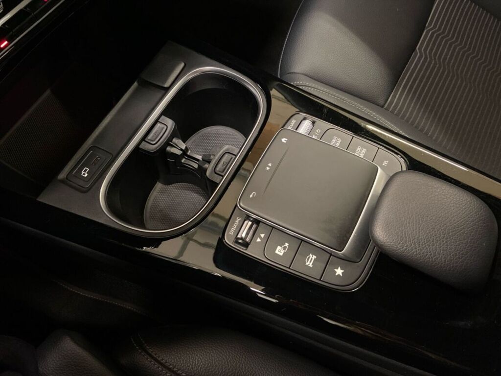 Mercedes-Benz A 2022 Harmaa