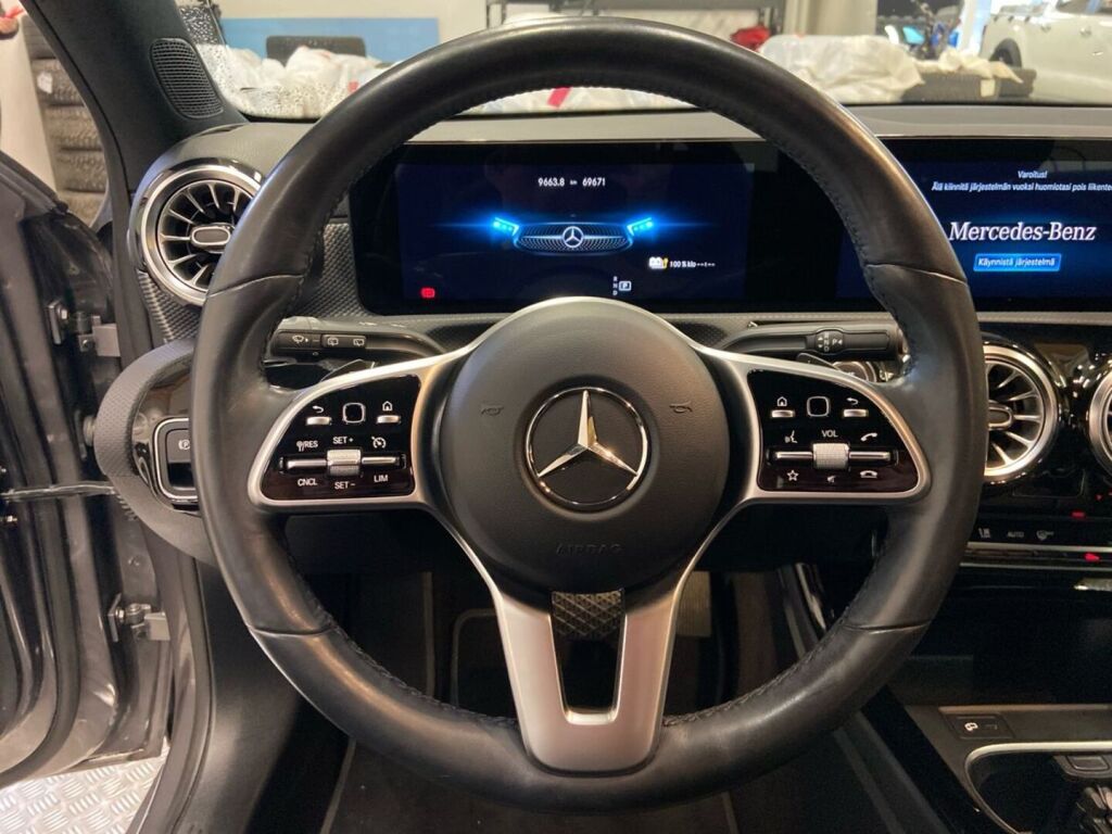 Mercedes-Benz A 2022 Harmaa
