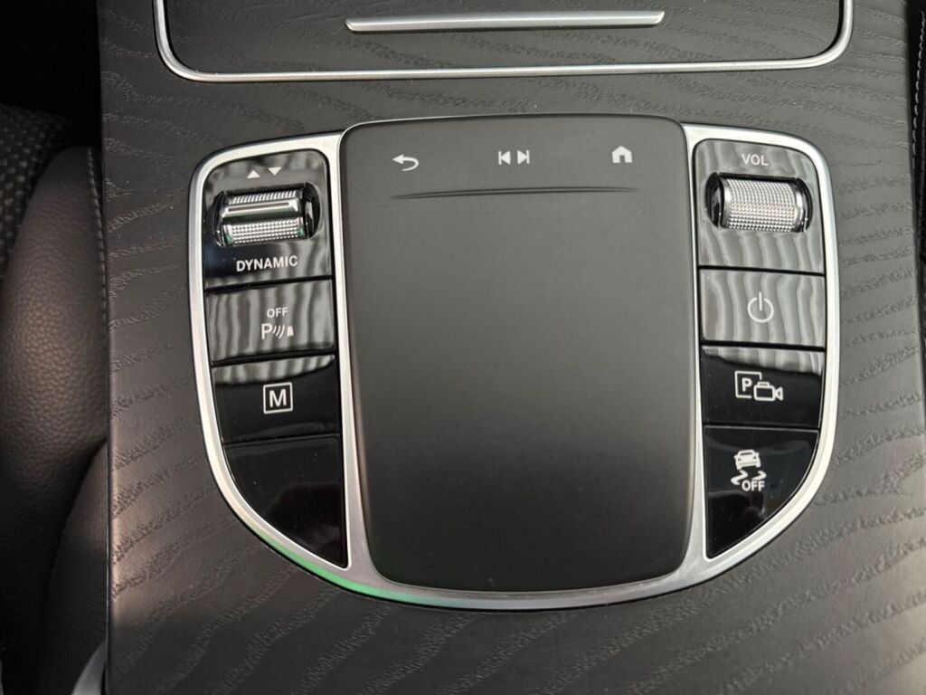 Mercedes-Benz GLC 2022 Musta