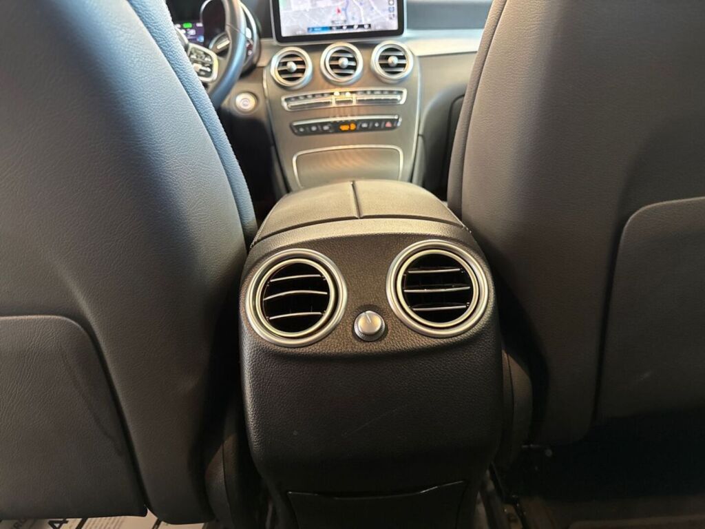Mercedes-Benz GLC 2022 Musta