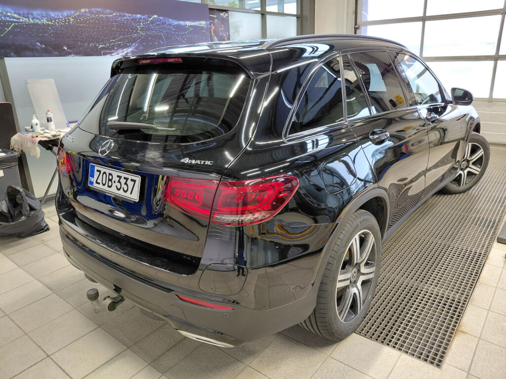 Mercedes-Benz GLC 2022 Musta