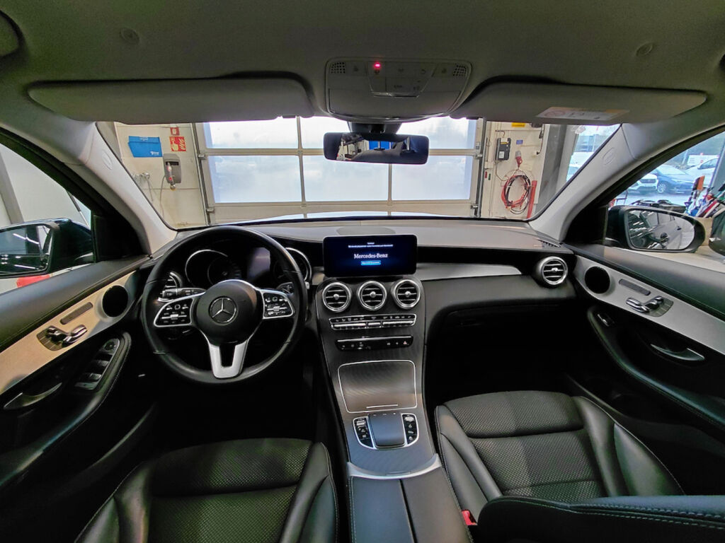 Mercedes-Benz GLC 2022 Musta