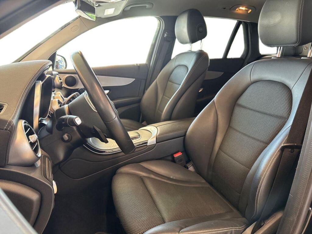 Mercedes-Benz GLC 2022 Musta