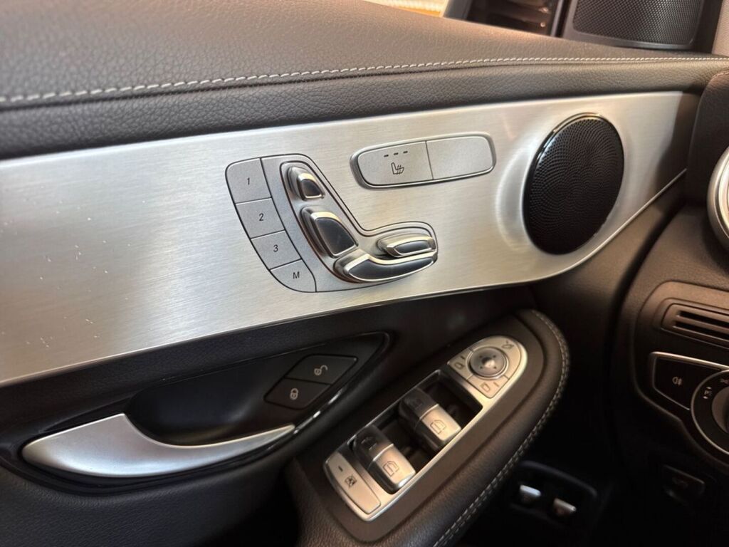 Mercedes-Benz GLC 2022 Musta