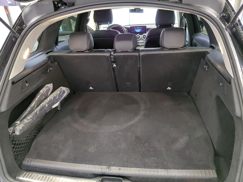 Mercedes-Benz GLC 2022 Musta