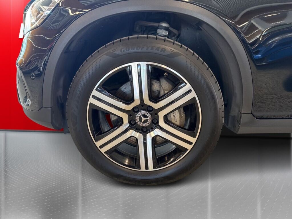 Mercedes-Benz GLC 2022 Musta