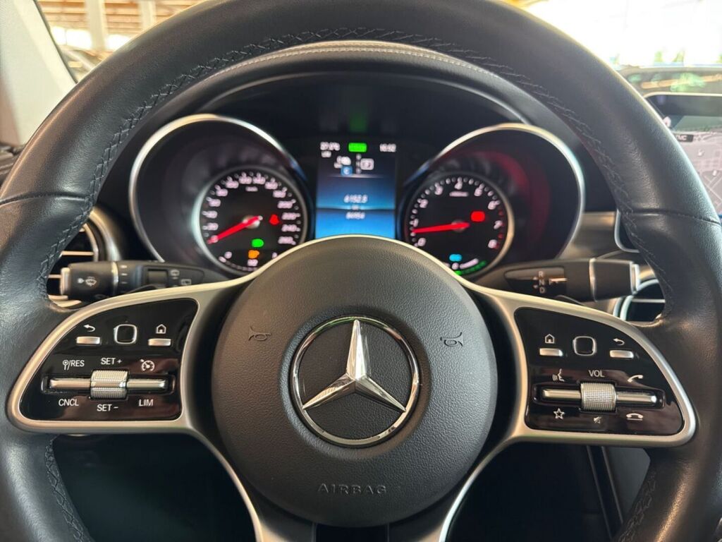 Mercedes-Benz GLC 2022 Musta