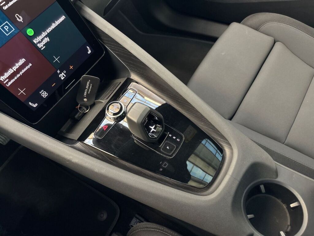 Polestar 2 2022 Musta