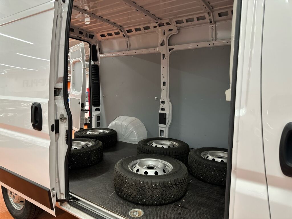 Opel Movano 2022 Musta