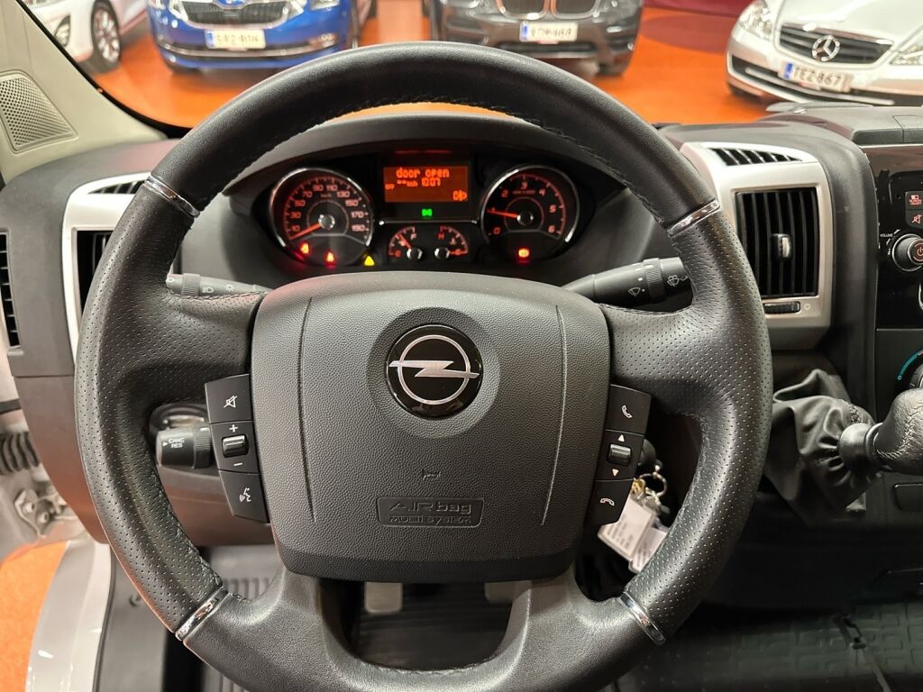 Opel Movano 2022 Musta