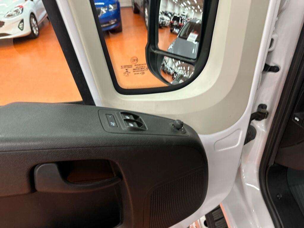 Opel Movano 2022 Musta