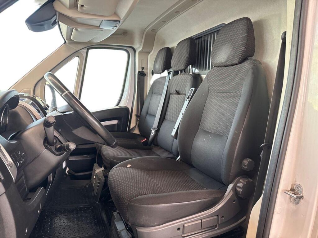 Opel Movano 2022 Musta