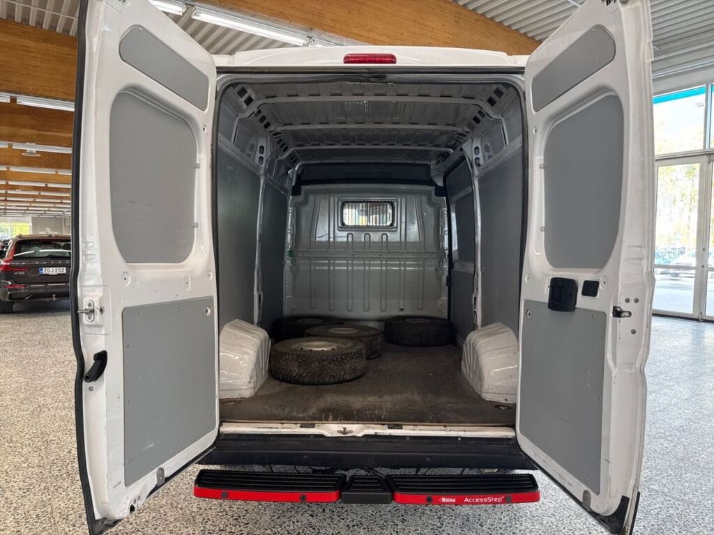 Opel Movano 2022 Musta