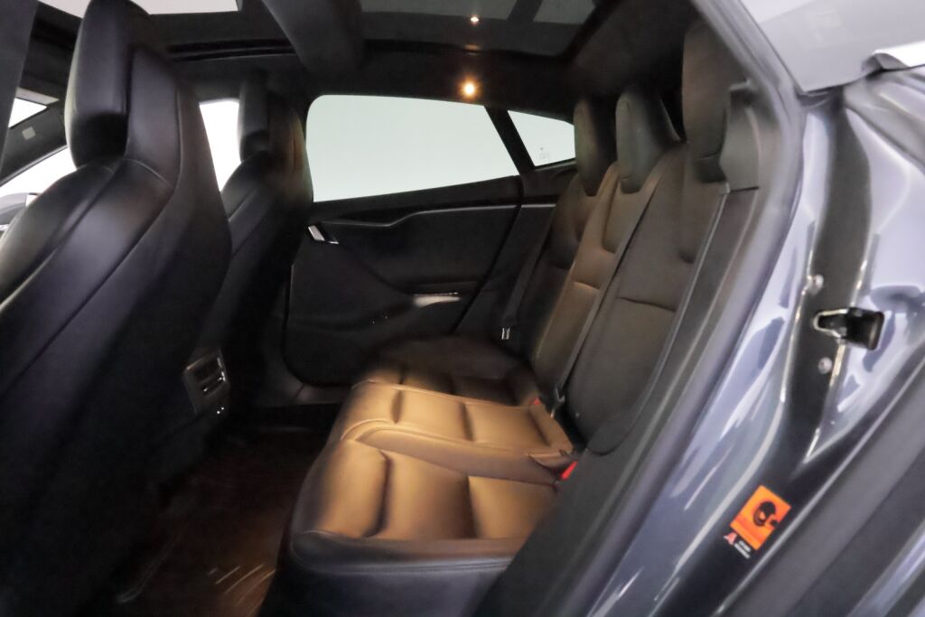 Tesla Model S 2018 Musta