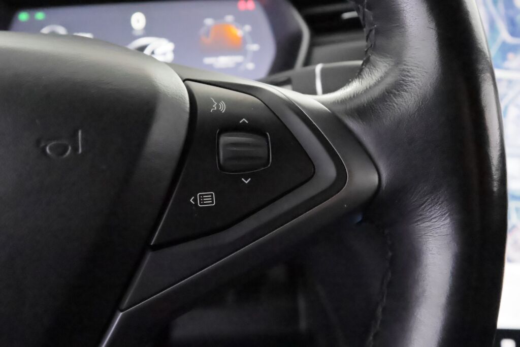 Tesla Model S 2018 Musta