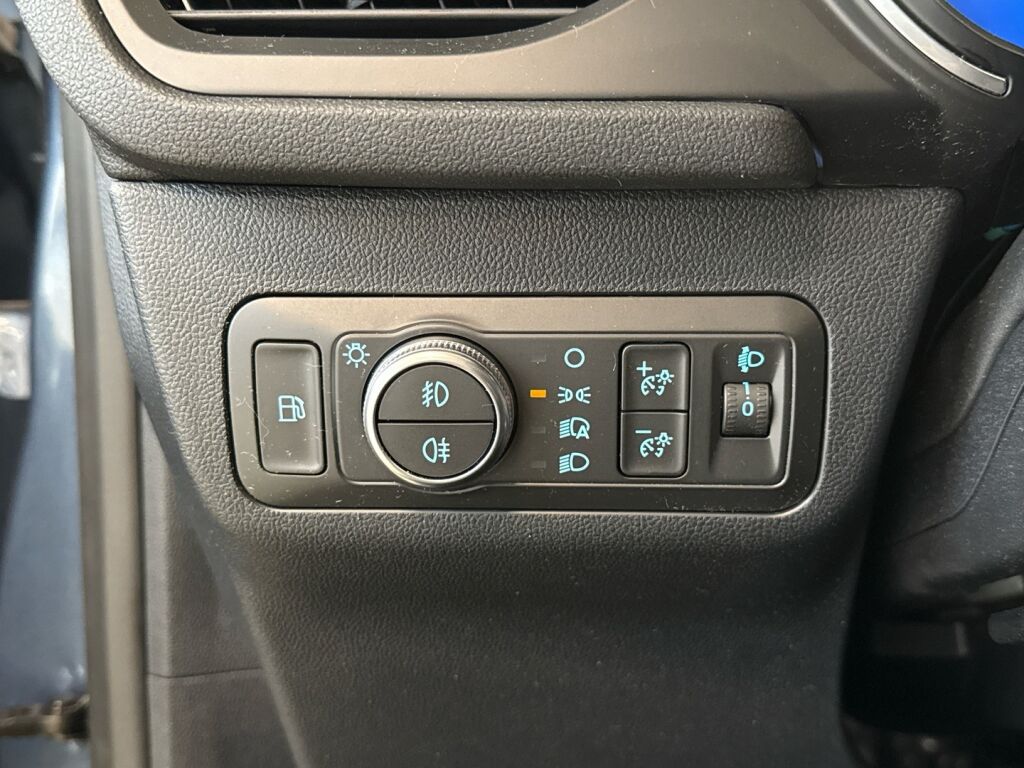 Ford Kuga 2021 Sininen