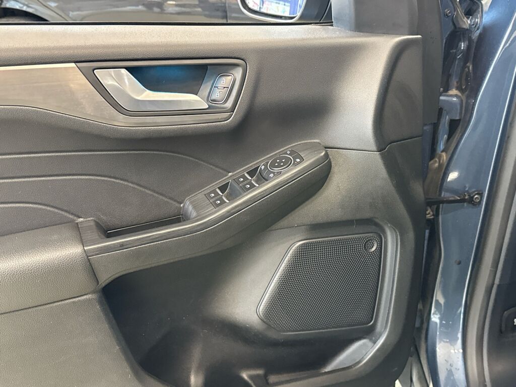 Ford Kuga 2021 Sininen