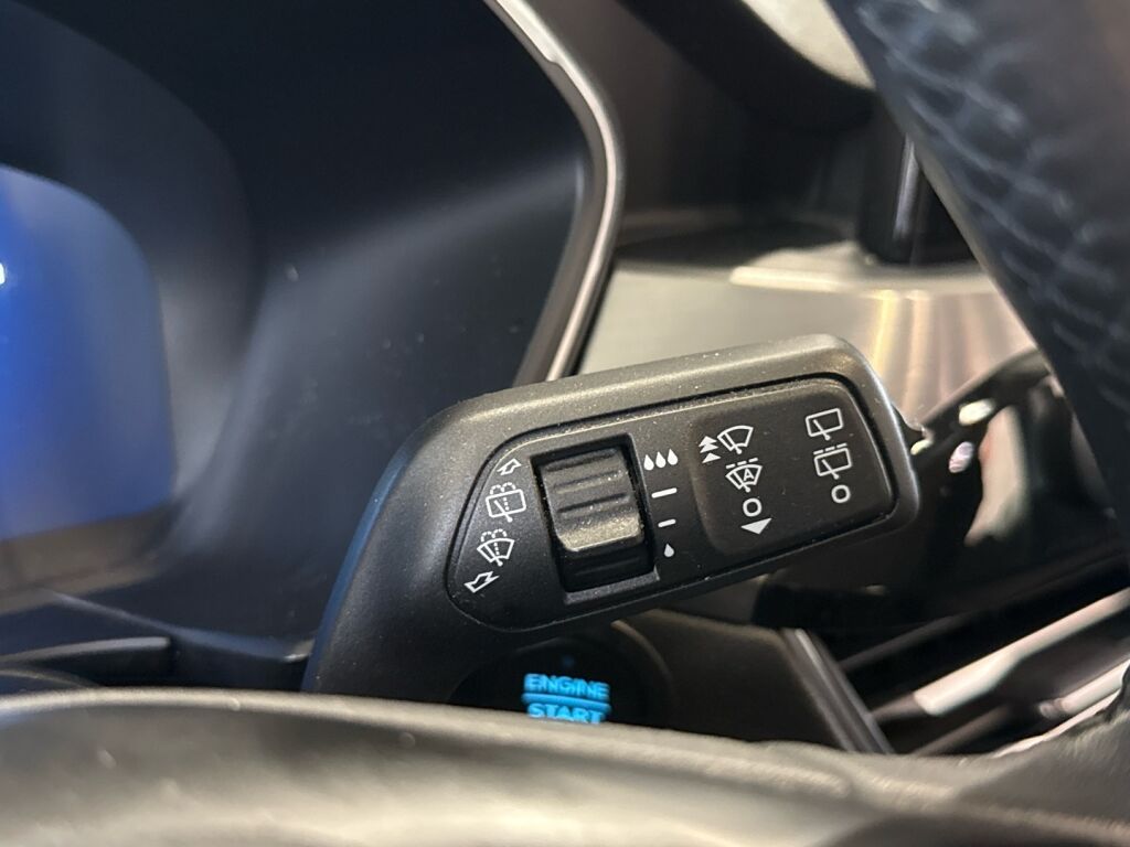 Ford Kuga 2021 Sininen