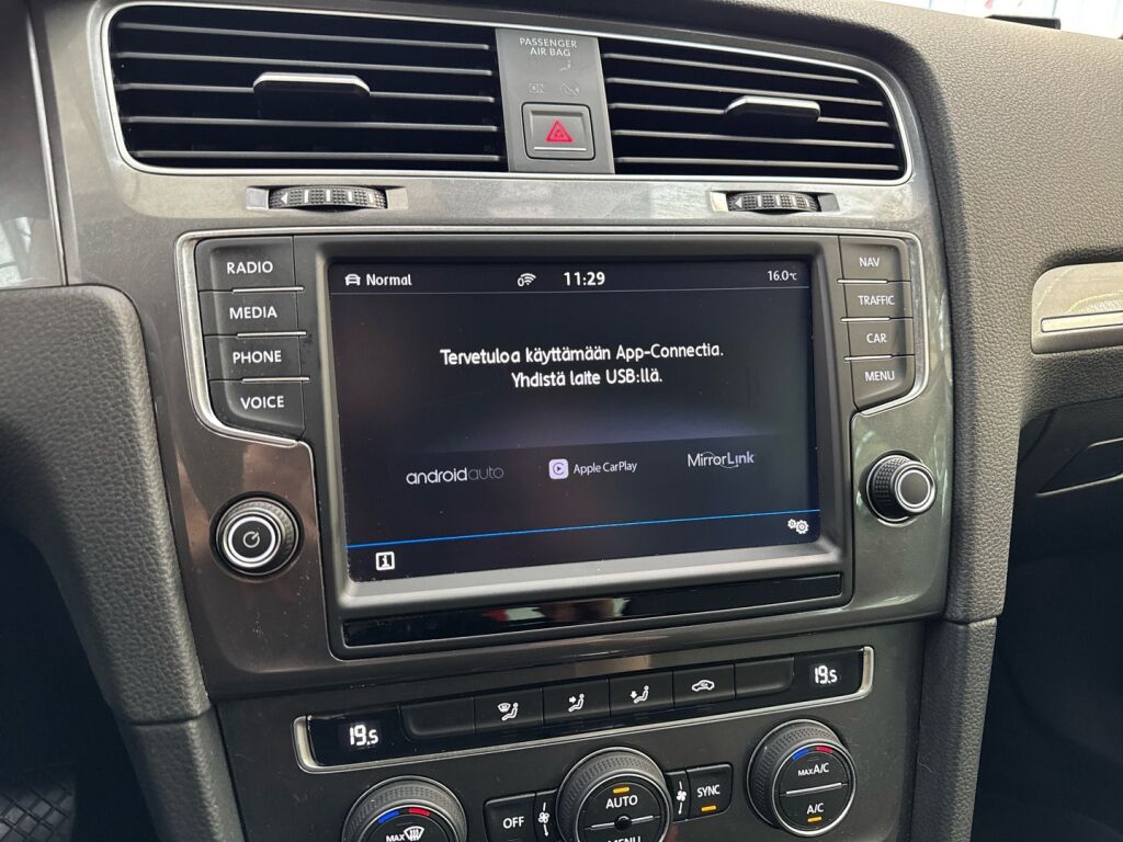 Volkswagen Golf 2017 Valkoinen