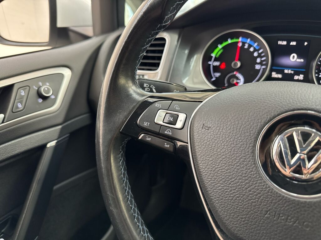 Volkswagen Golf 2017 Valkoinen