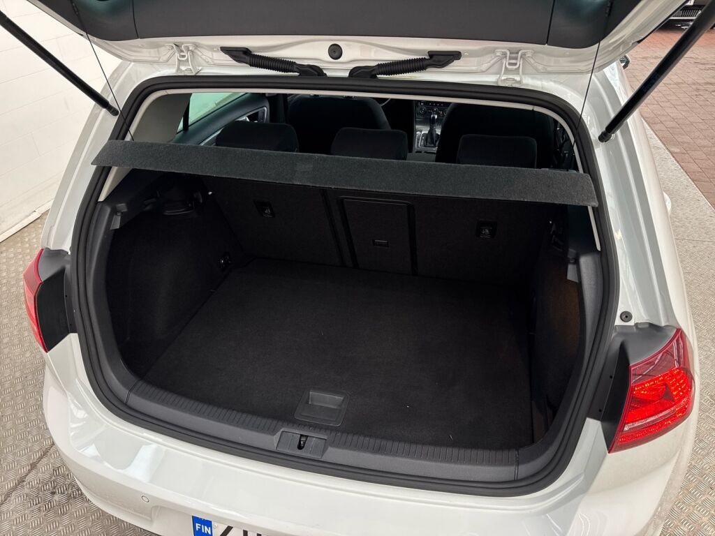 Volkswagen Golf 2017 Valkoinen