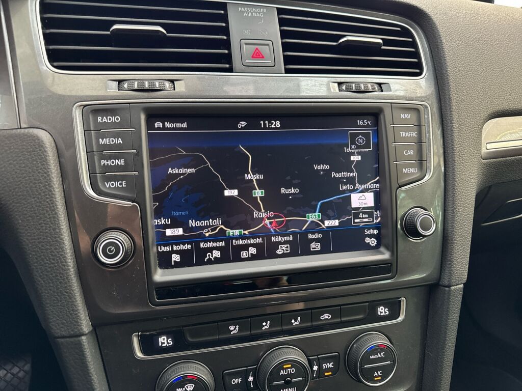 Volkswagen Golf 2017 Valkoinen