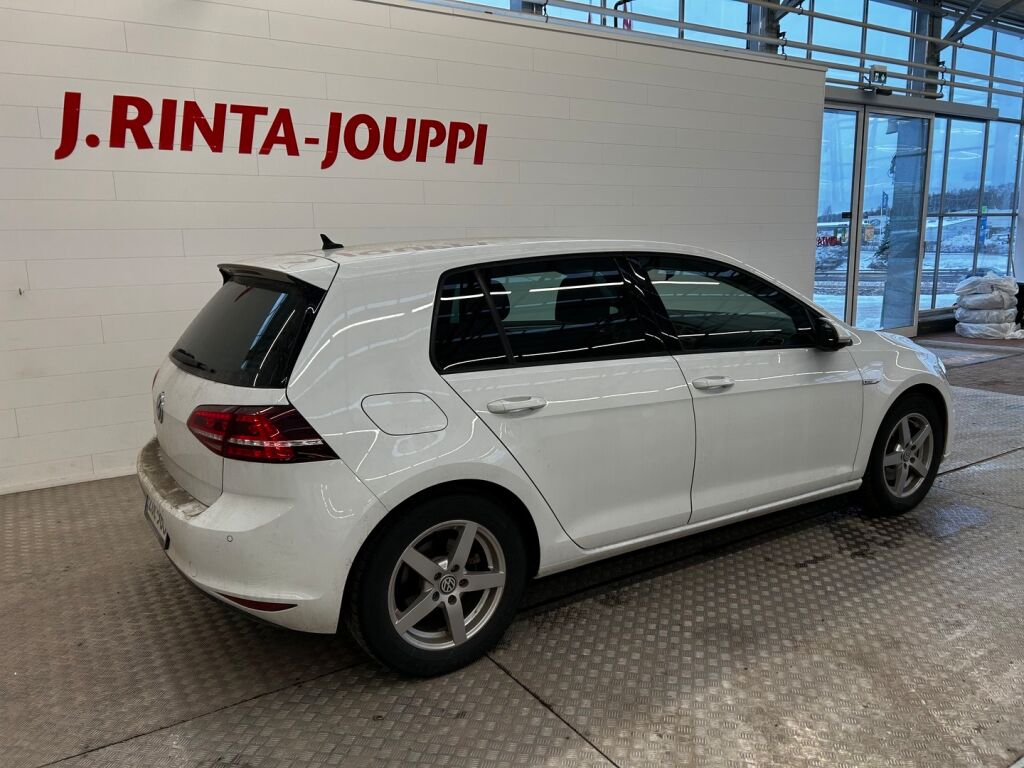 Volkswagen Golf 2017 Valkoinen