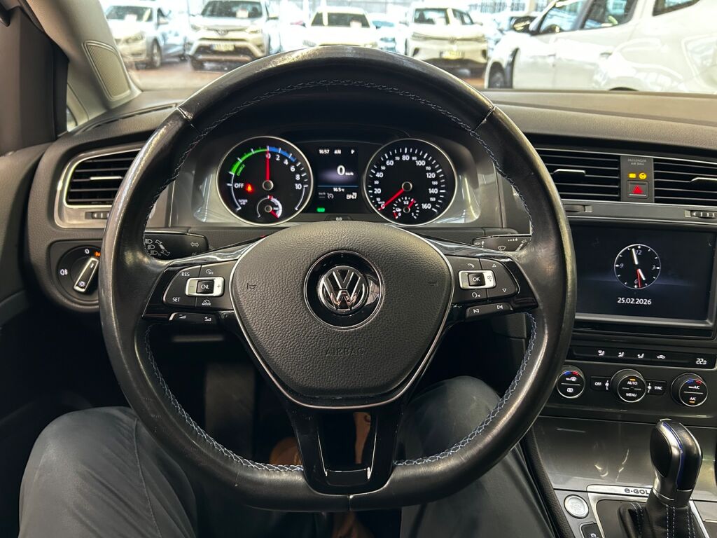 Volkswagen Golf 2017 Valkoinen