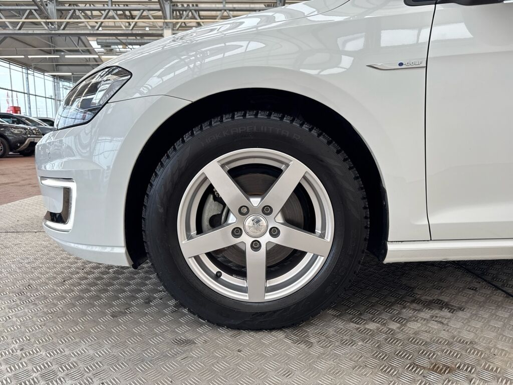 Volkswagen Golf 2017 Valkoinen