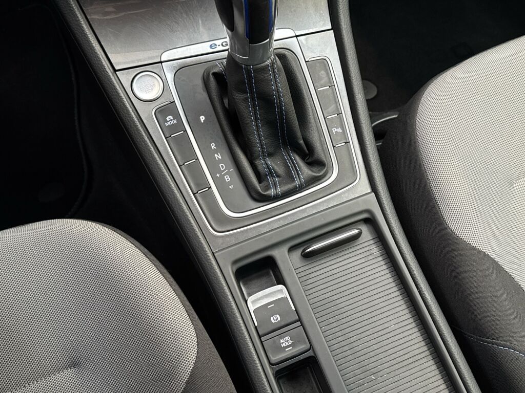 Volkswagen Golf 2017 Valkoinen