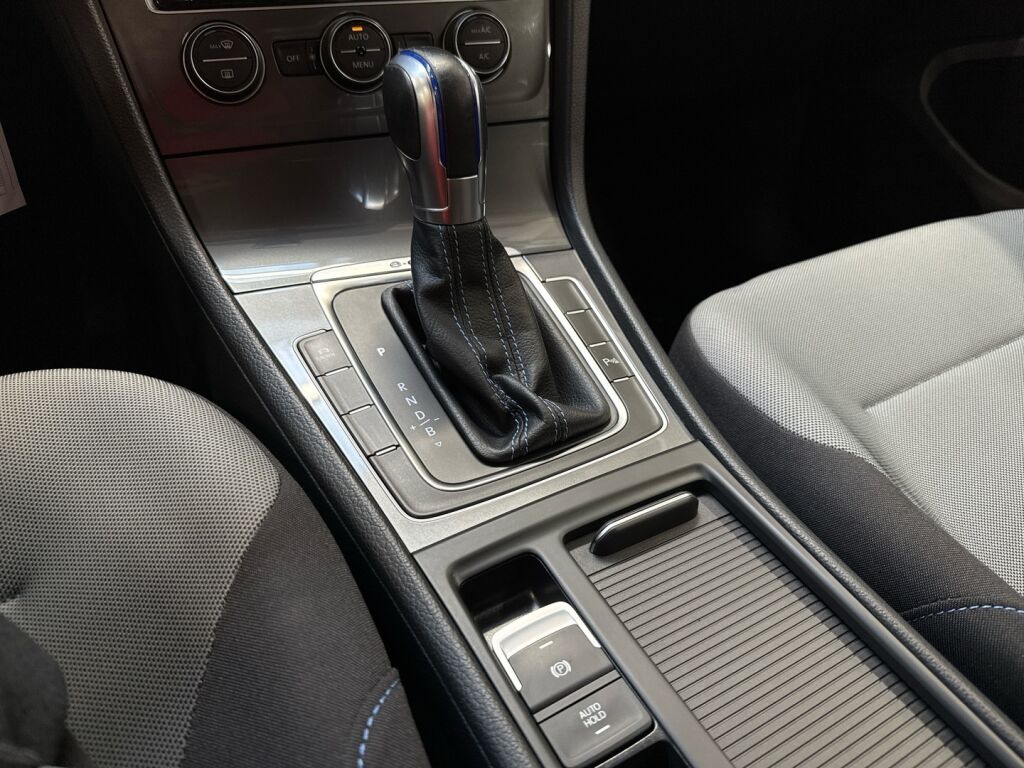 Volkswagen Golf 2016 Valkoinen