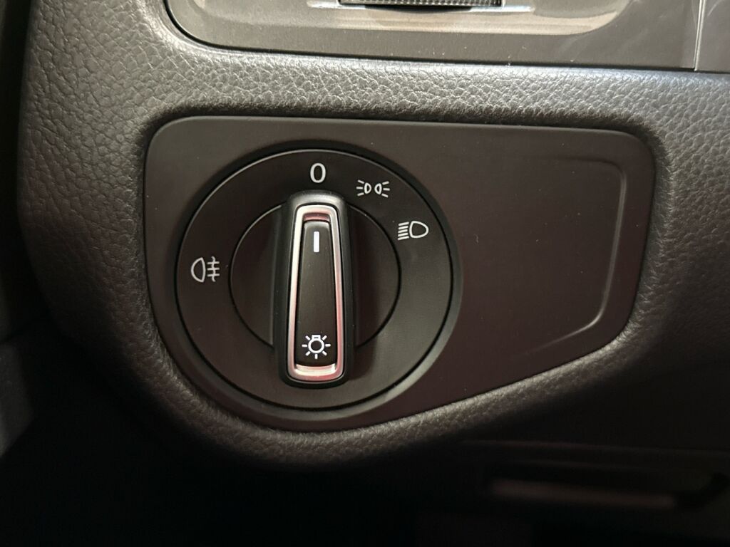 Volkswagen Golf 2016 Valkoinen